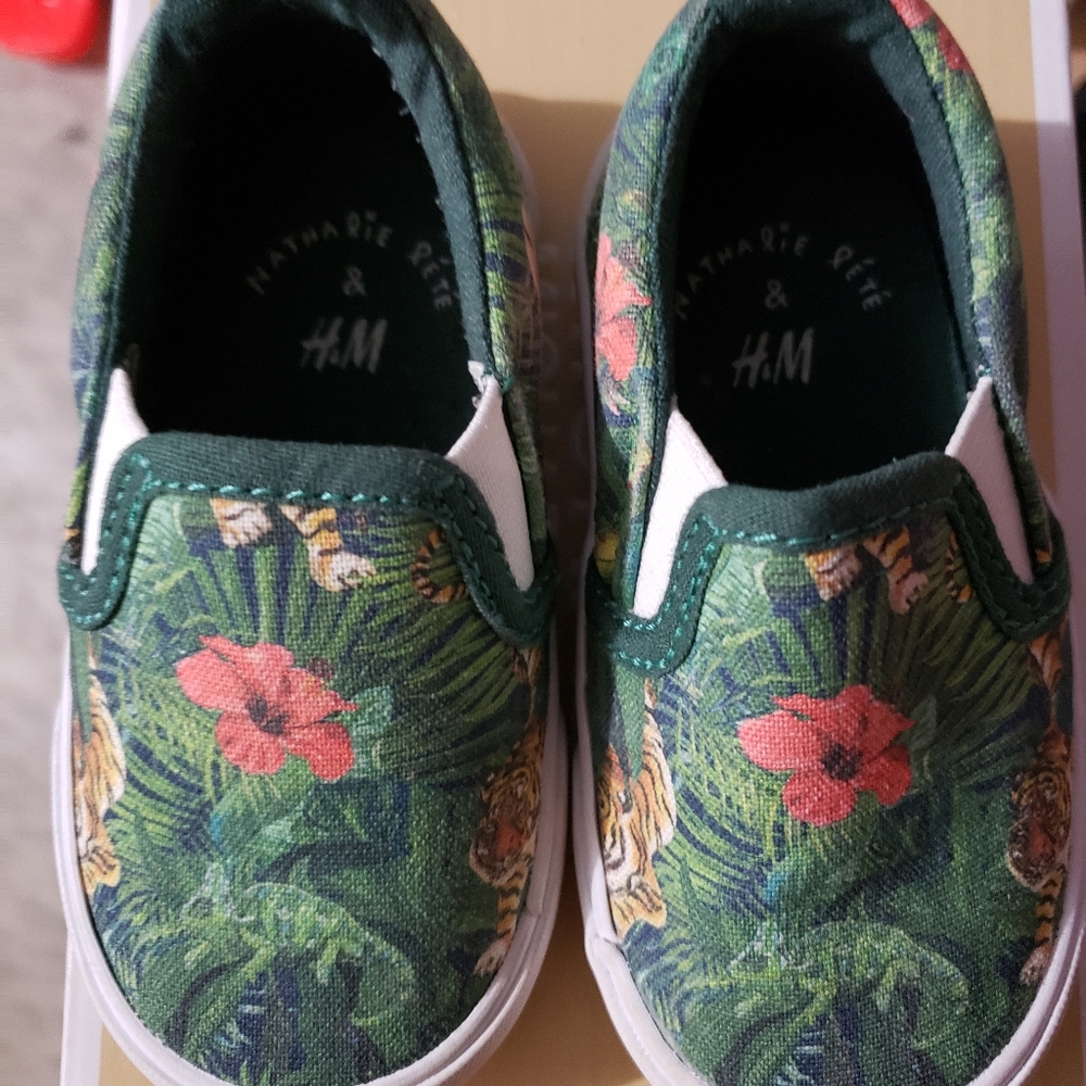 H&M Printed Slip-on - Picture 2 of 3